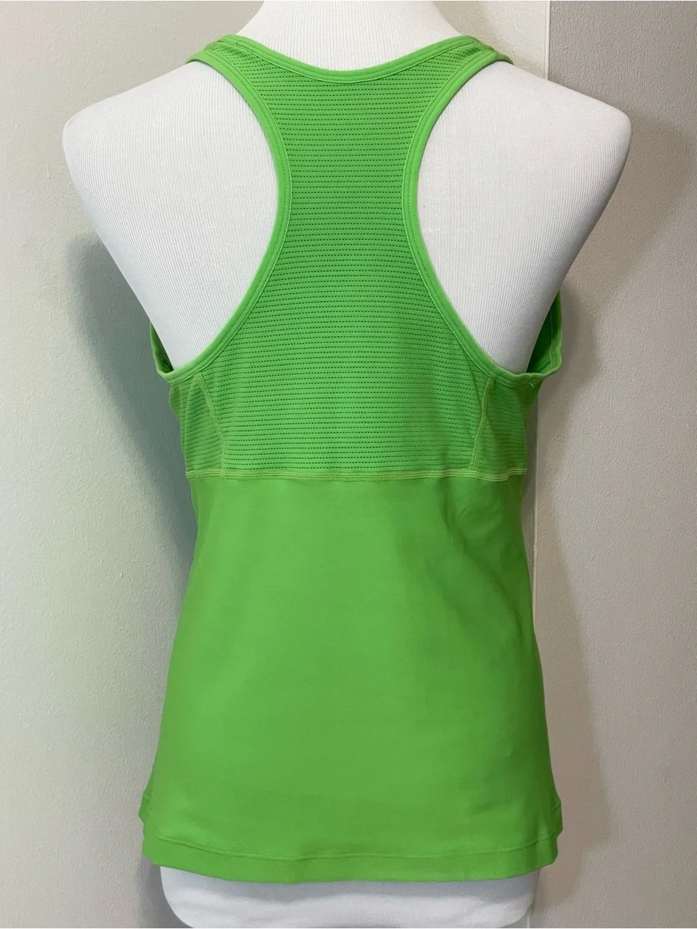 Nike Dri-Fit Women’s Green V-Neck Racerback Athletic Tank Top Size XL